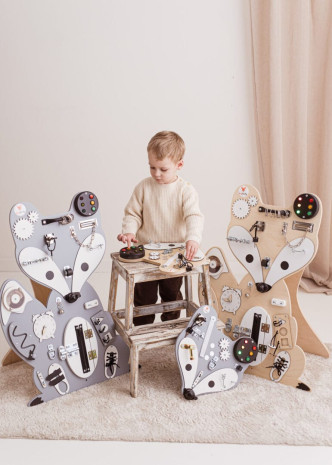 Busy board renard gris